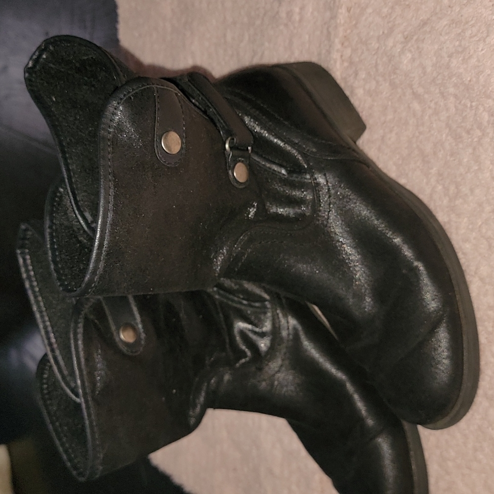 Shoes - Picture 2 of 3